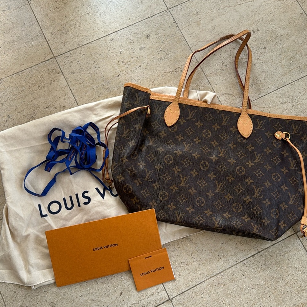 Louis Vuitton Neverfull MM Monogram Authentic